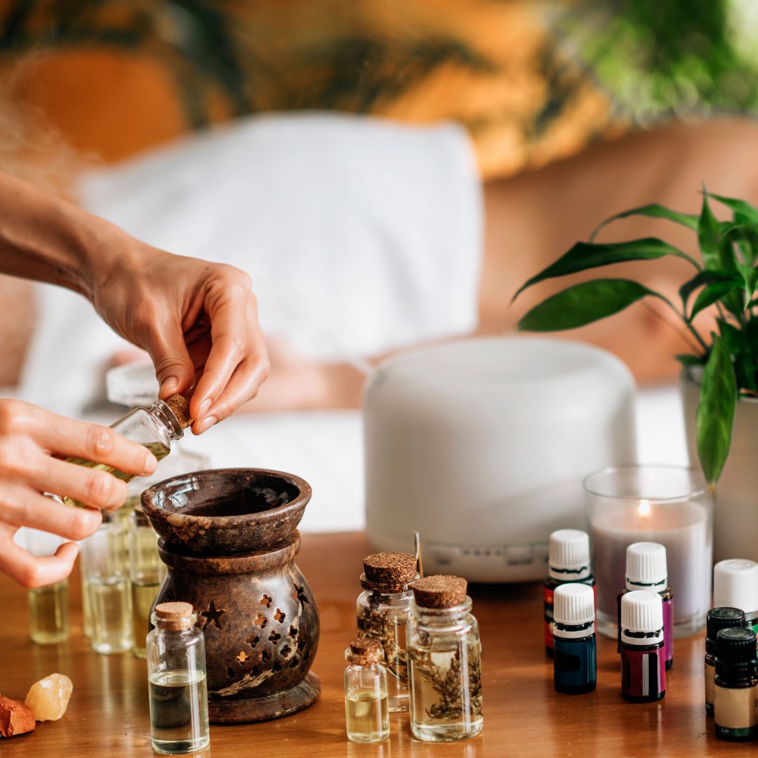 Un guide pour utiliser les huiles essentielles dans votre routine beauté