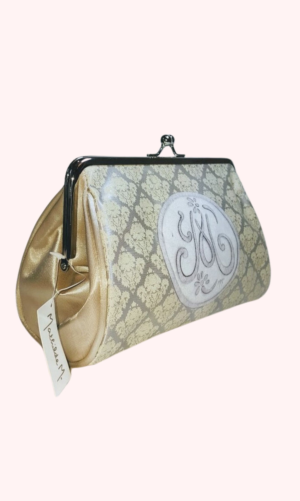 Kisslock Embroidery Toiletry Bag - Elegance and Practicality by Mathilde M.