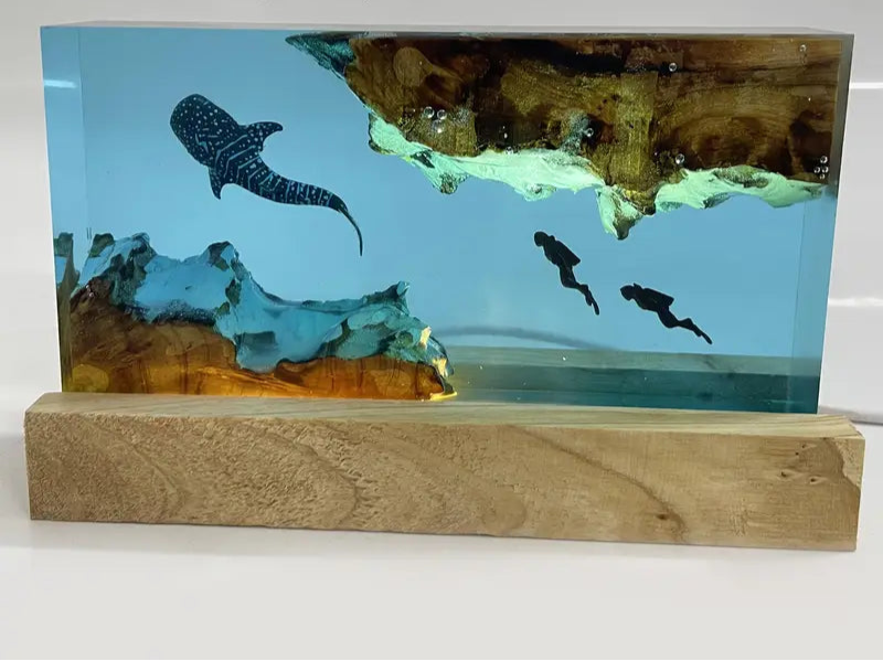 Lampe Baleine en Résine - L’Éveil de la Lumière Marine