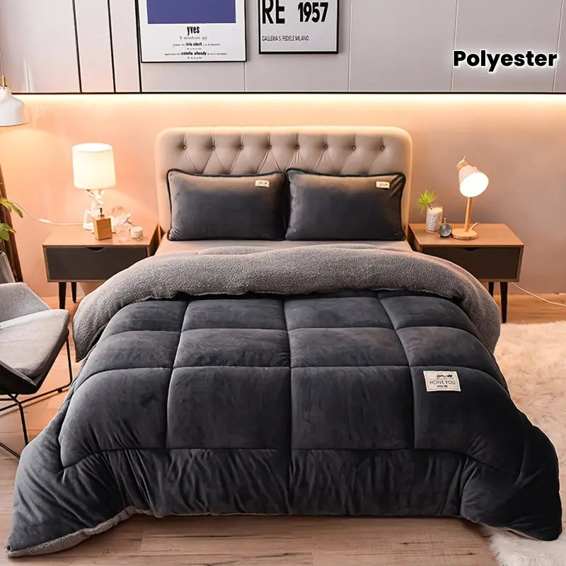 Couette noire matelassée en polaire douce