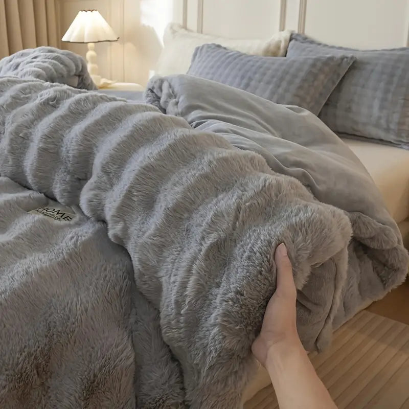 Couette Ultra-Douce en Polaire Lait – Chaude, Légère & Moelleuse