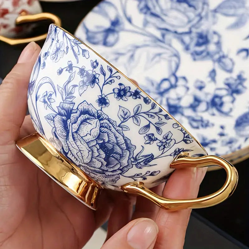 Ensemble Tasse & Soucoupe en Porcelaine d’Os – Motif Floral Bleu & Blanc