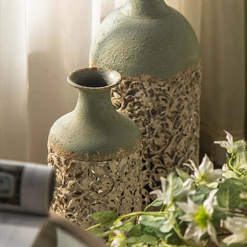 Vase en Fonte Vintage – Cylindrique, Sol au Plafond