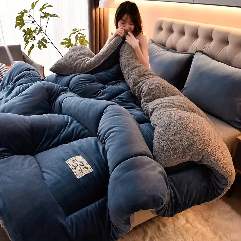 Couette Douillette en Polaire Lait – Noire | Literie Matelassée Confort