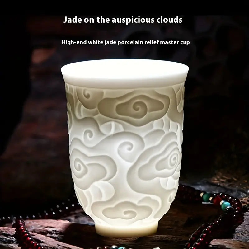 Tasse à Thé en Porcelaine Blanche avec Motif Nuageux Moiré – Élégance & Artisanat