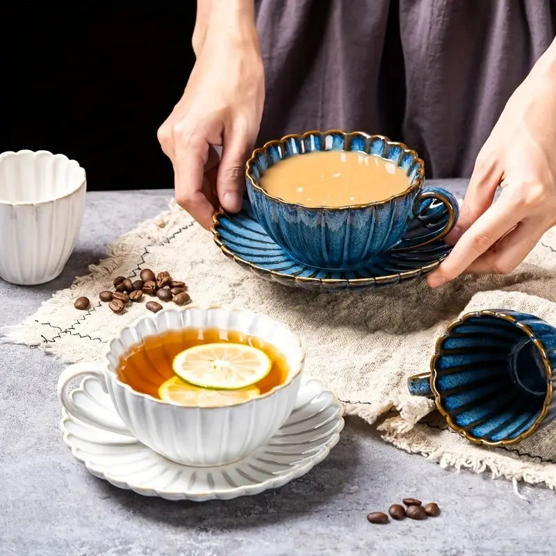 Élégance Florale – Tasse à Café en Céramique avec Soucoupe 250 ml