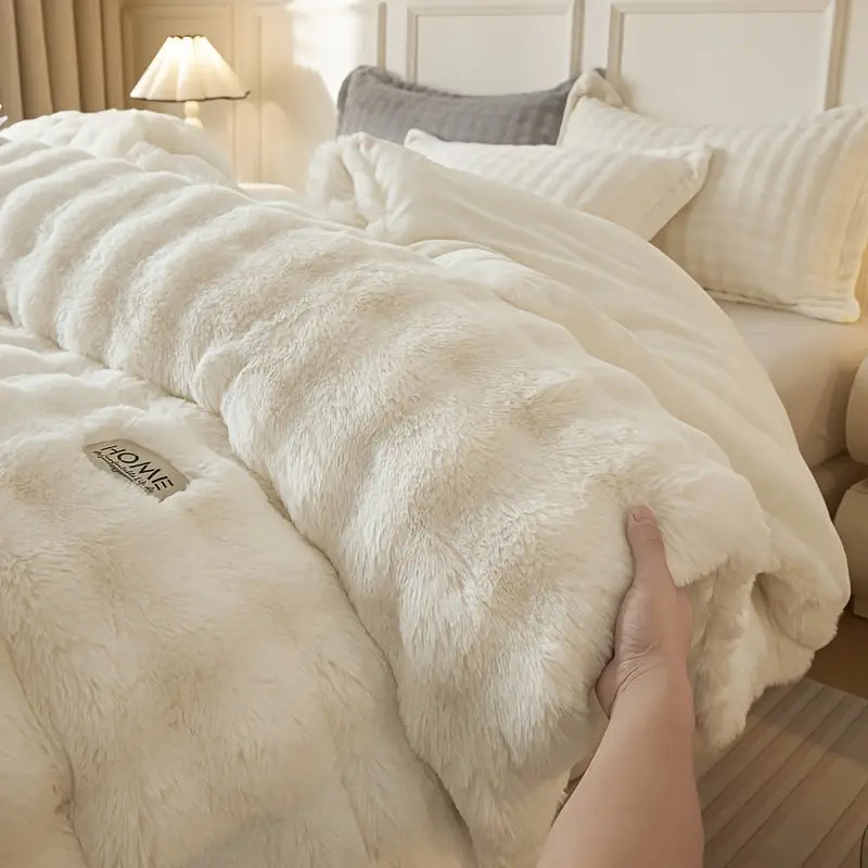Couette Ultra-Douce en Polaire Lait – Chaude, Légère & Moelleuse