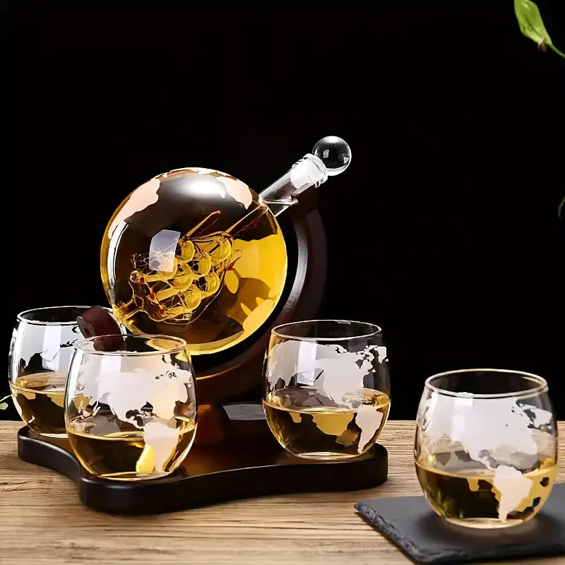 Ensemble de Carafe Globe avec 4 Verres Gravés
