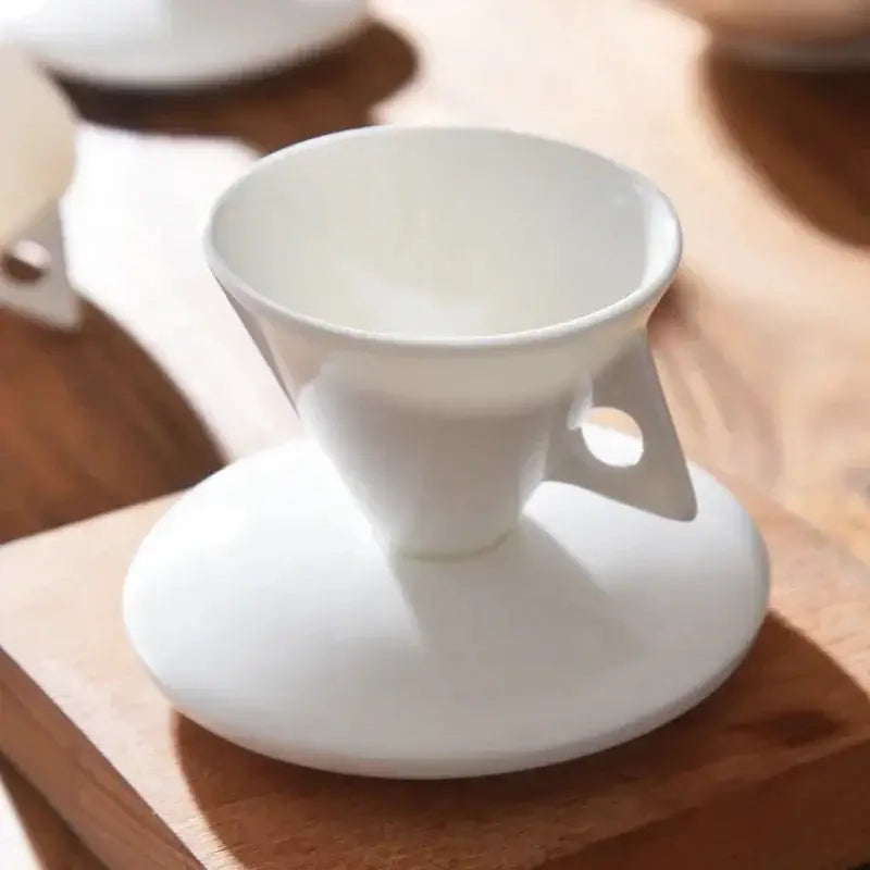 Ensemble de Tasses et Soucoupes en Porcelaine d'Os
