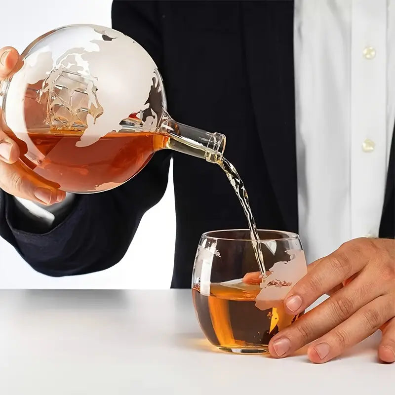 Ensemble de Carafe Globe avec 4 Verres Gravés