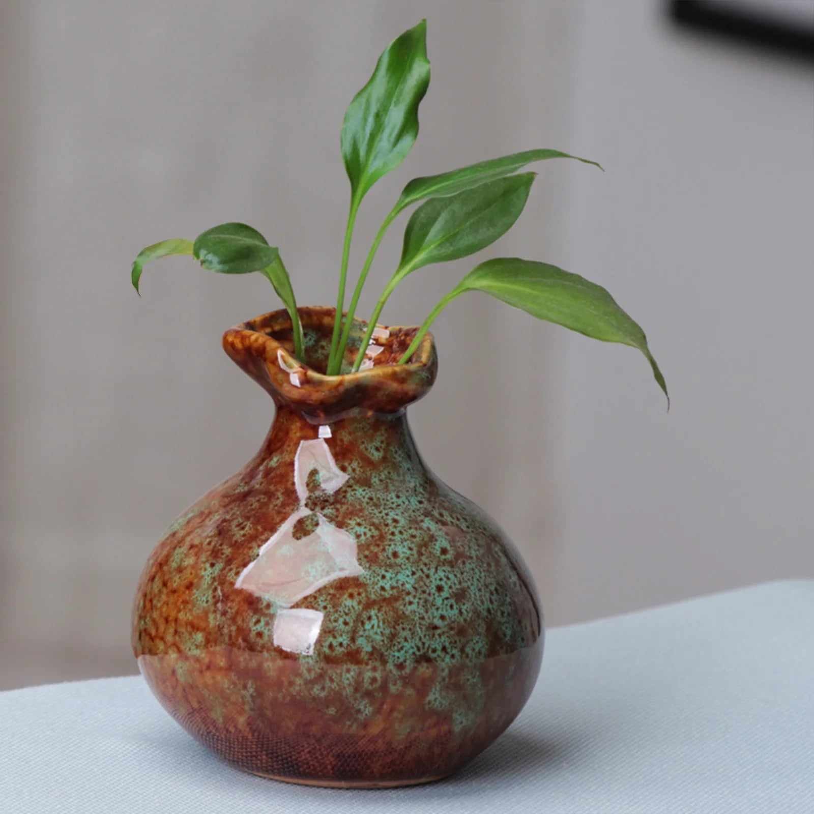 Vase à fleurs en céramique - Une touche d'élégance artisanale