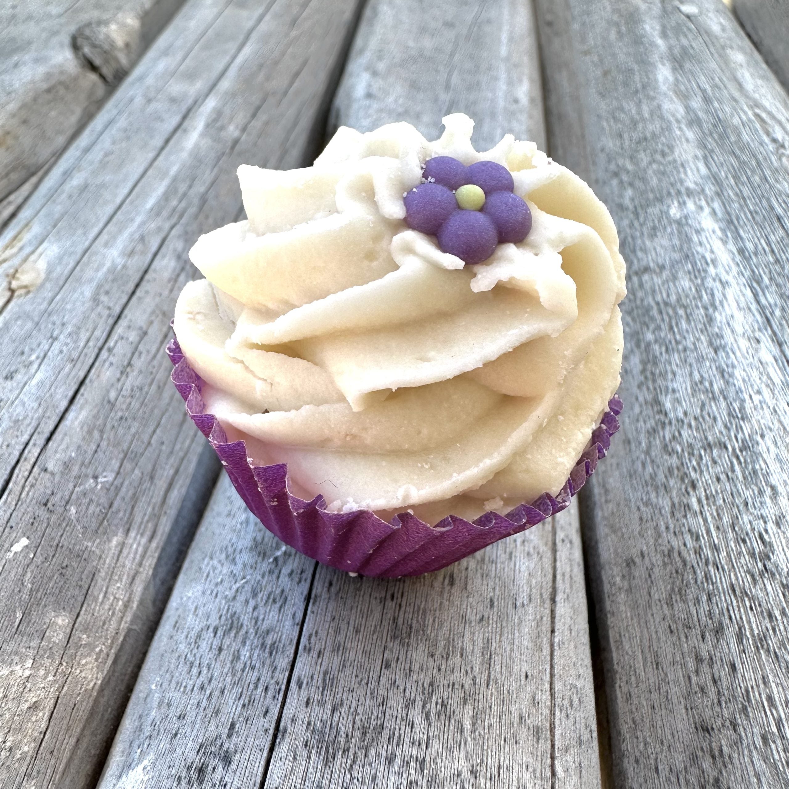 Fondant cupcake with organic cocoa and shea butter 55 g Plum - Savonnerie de Bornes 