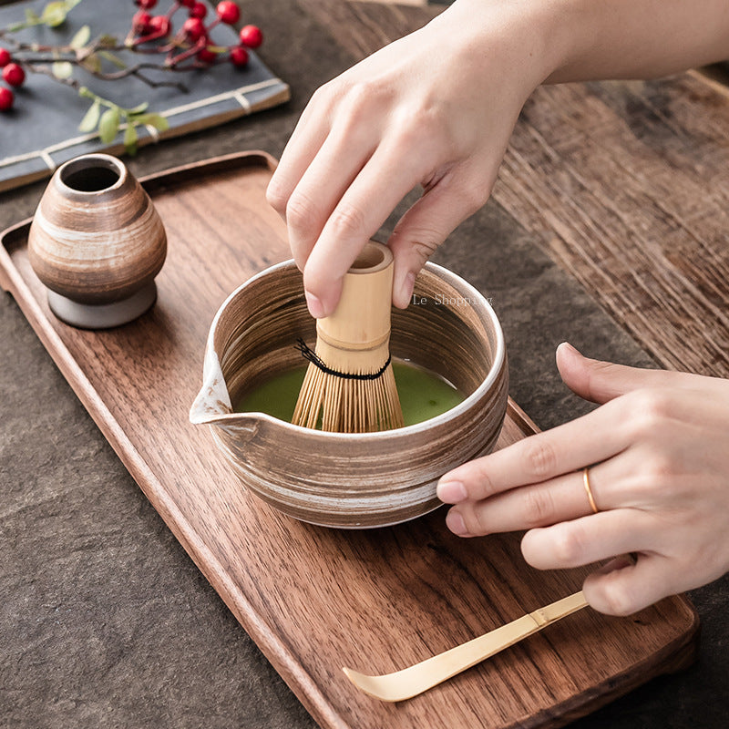 Teekanne aus Steingut-Imitat – Die Harmonie von Tee und Natur