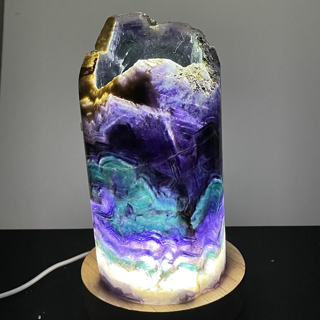 Lampe en Fluorite Arc-en-ciel Naturelle – Élégance Minérale & Énergie Lumineuse