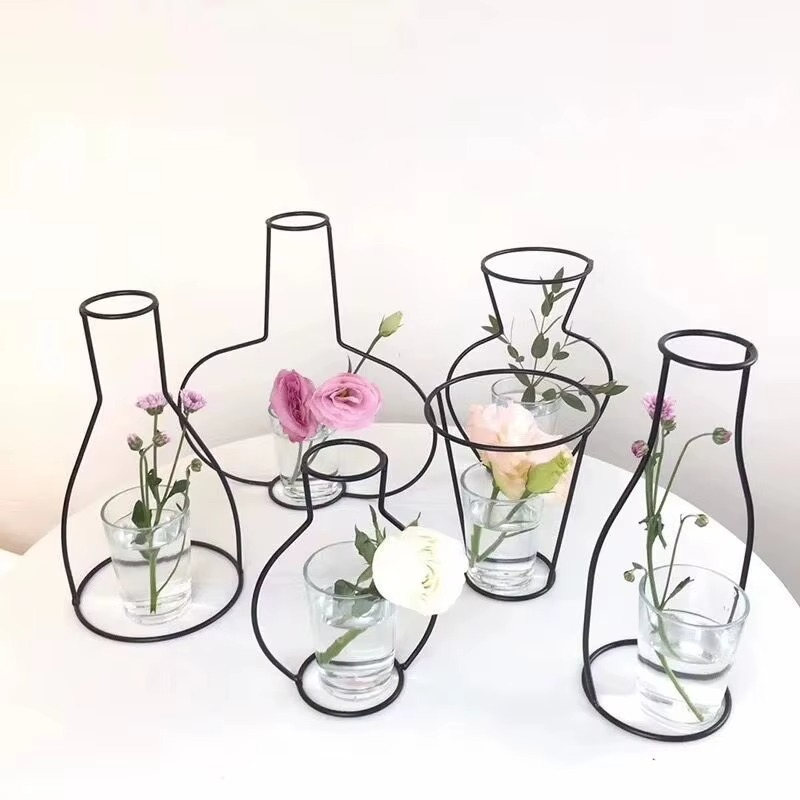 Vase en Fer Rétro