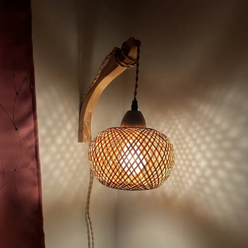 Applique Murale Lanterne en Bambou Tissé