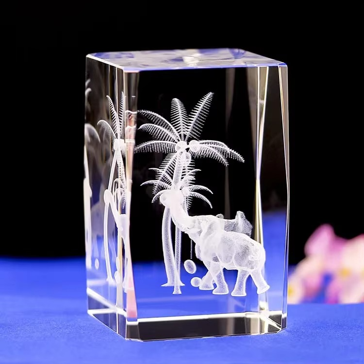 Mini Sculpture Animalière en Cristal 3D – L’élégance gravée dans la transparence