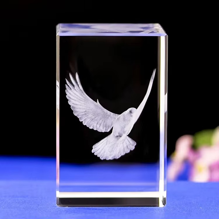 Mini Sculpture Animalière en Cristal 3D – L’élégance gravée dans la transparence