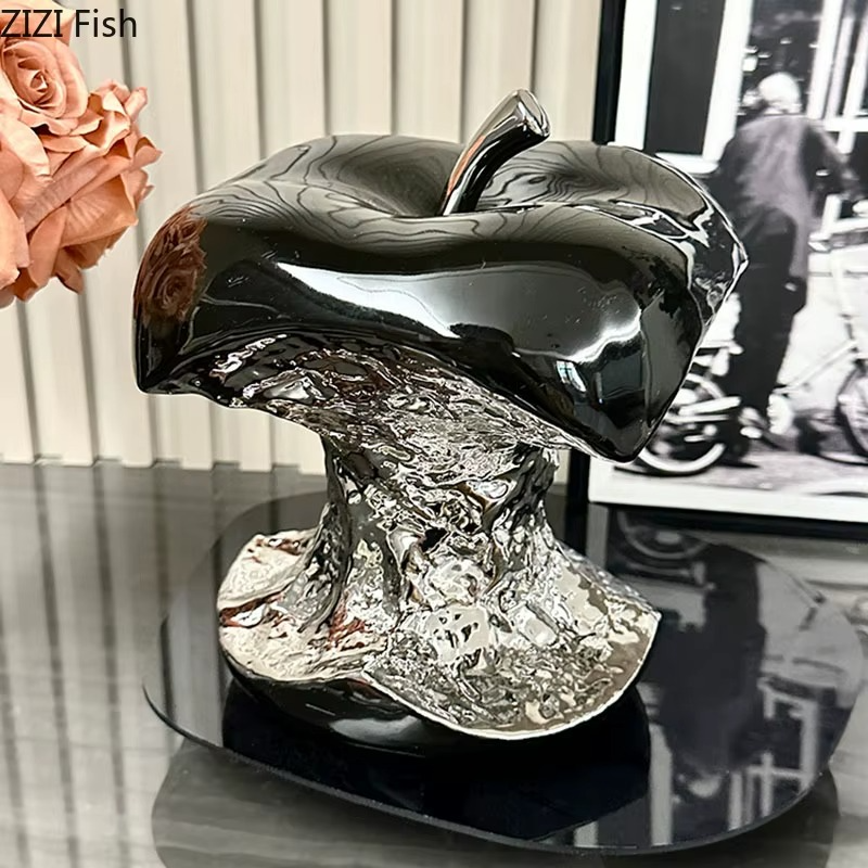Sculpture Pomme Plaquée Argent – L’Essence du Raffinement Contemporain