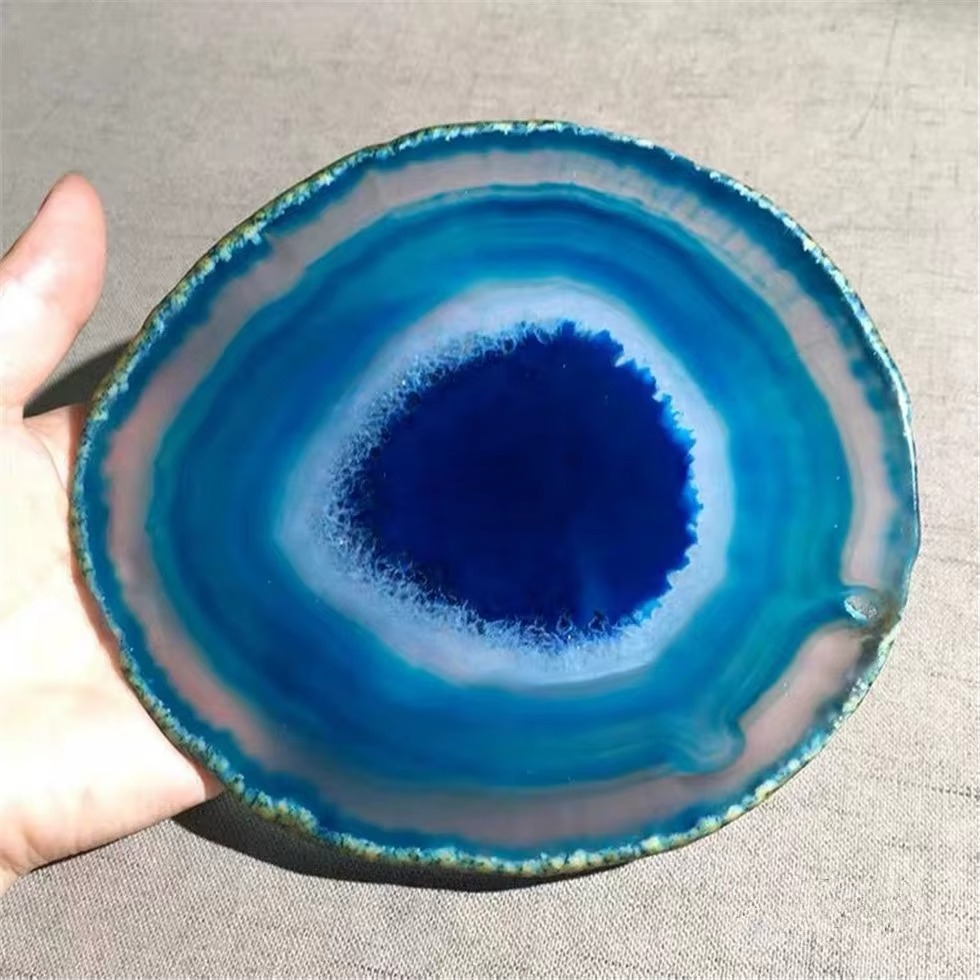 Tranche de Géode en Cristal d’Agate – Élégance Minérale & Énergie Naturelle