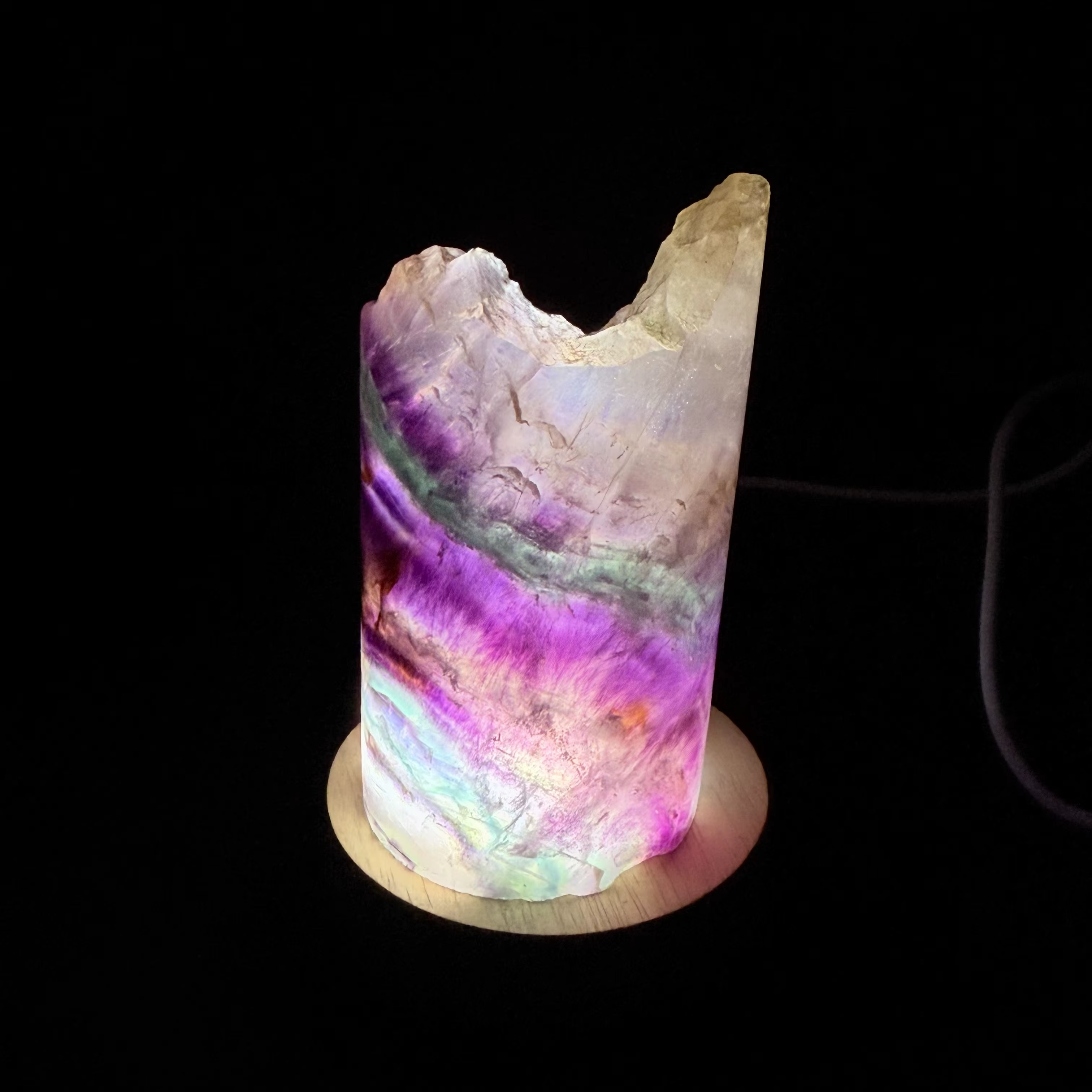 Lampe en Fluorite Arc-en-ciel Naturelle – Élégance Minérale & Énergie Lumineuse