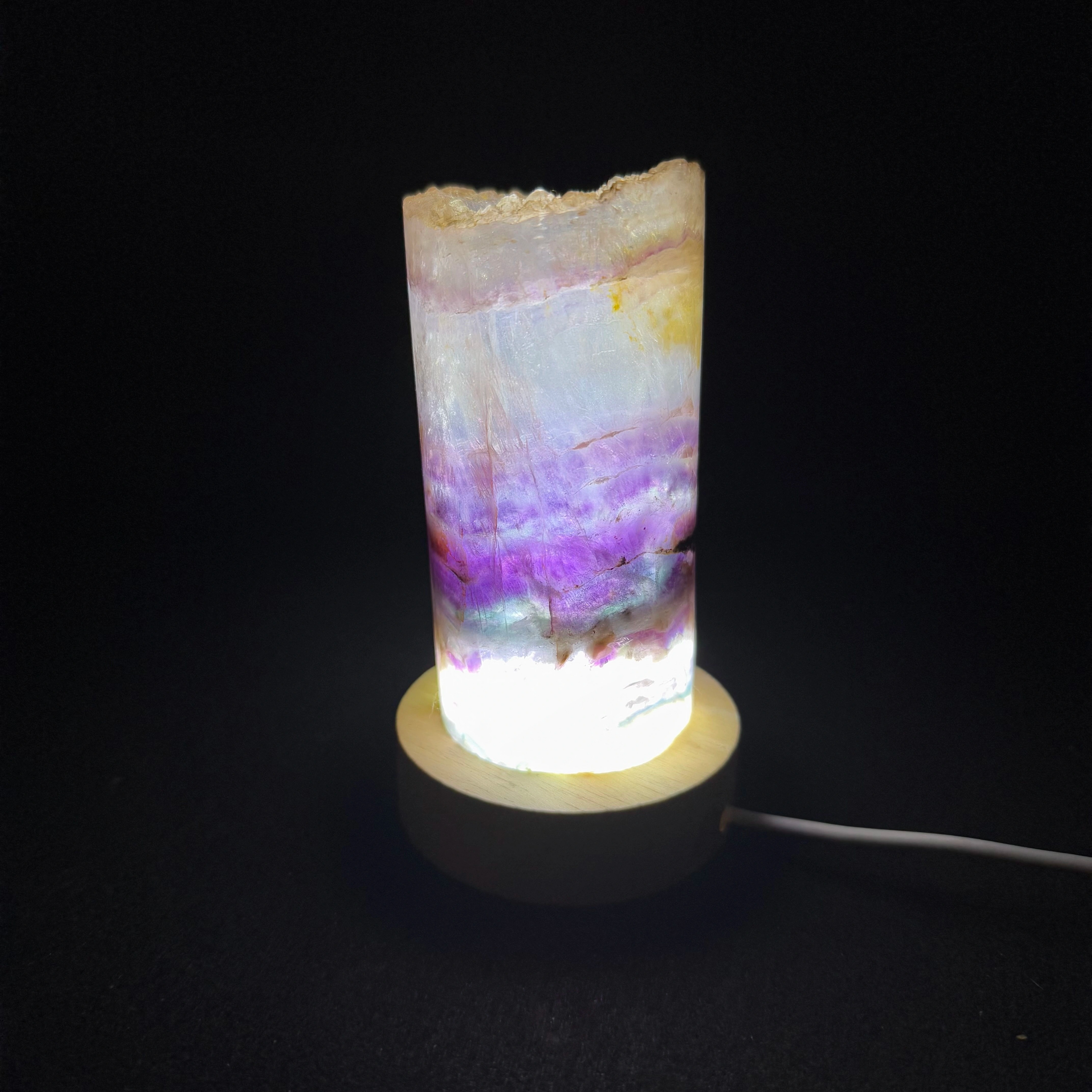 Lampe en Fluorite Arc-en-ciel Naturelle – Élégance Minérale & Énergie Lumineuse