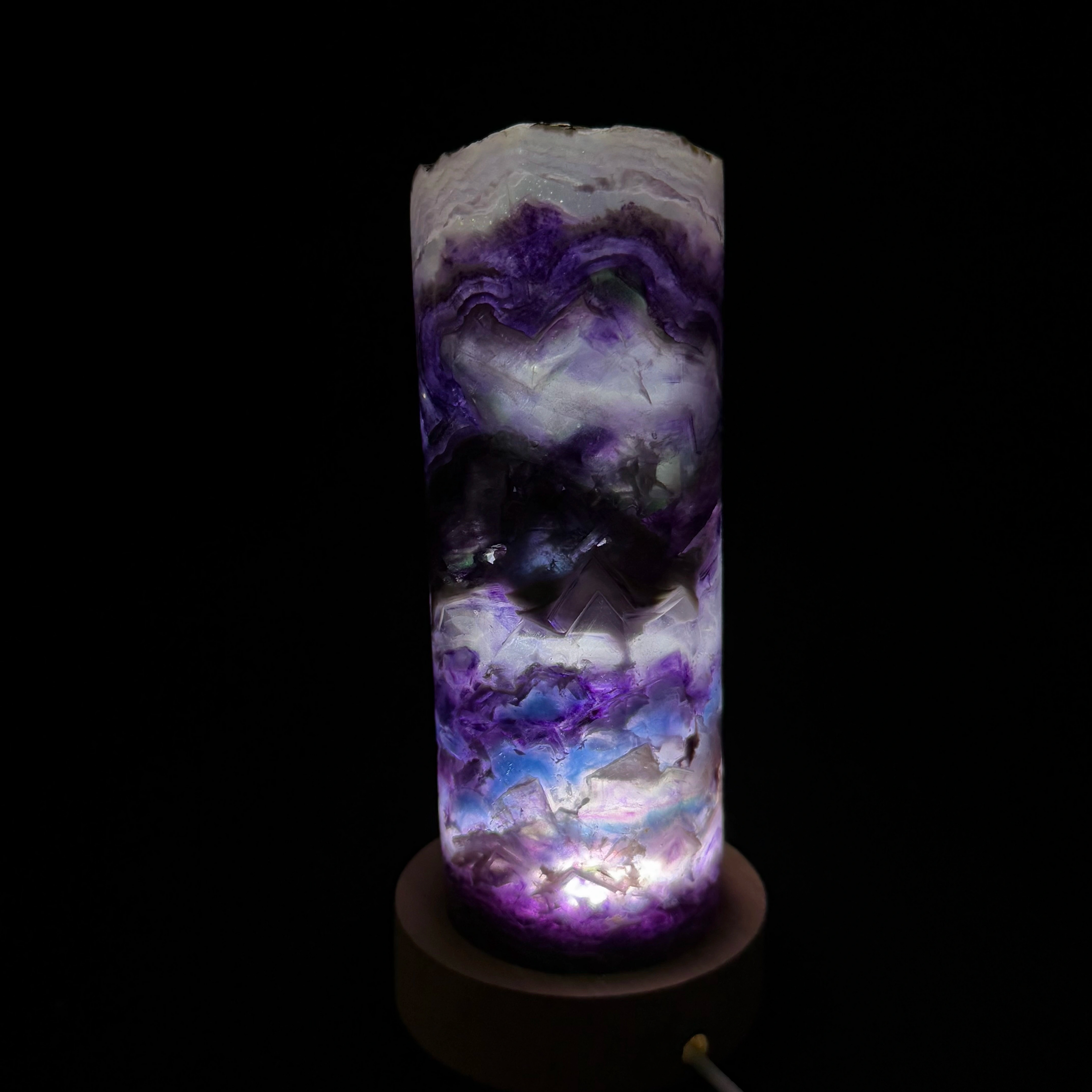 Lampe en Fluorite Arc-en-ciel Naturelle – Élégance Minérale & Énergie Lumineuse