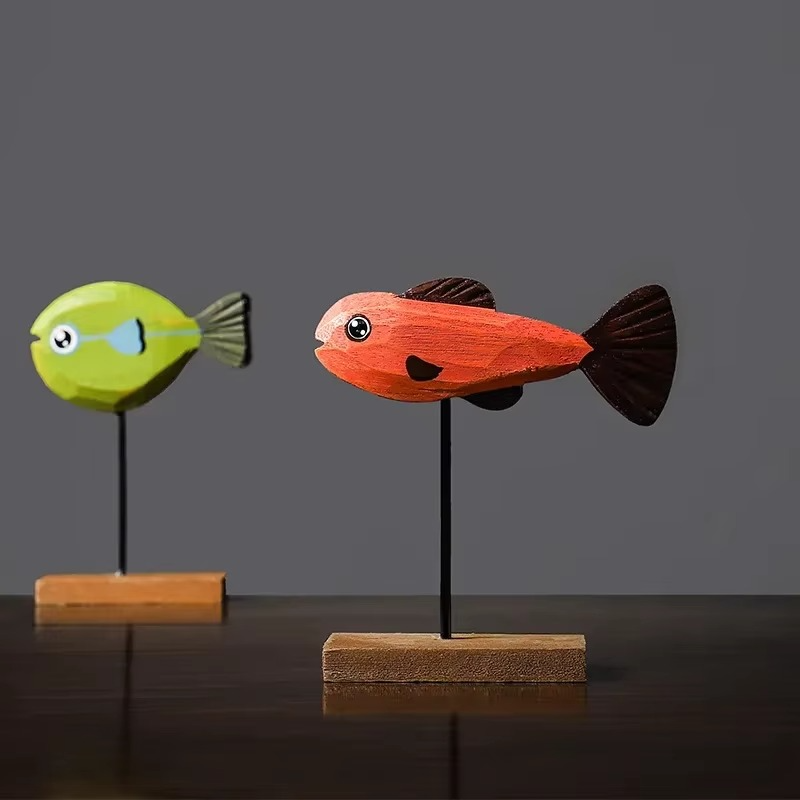tatue de Poisson en Bois Colorée – Décoration Nordique pour la Maison