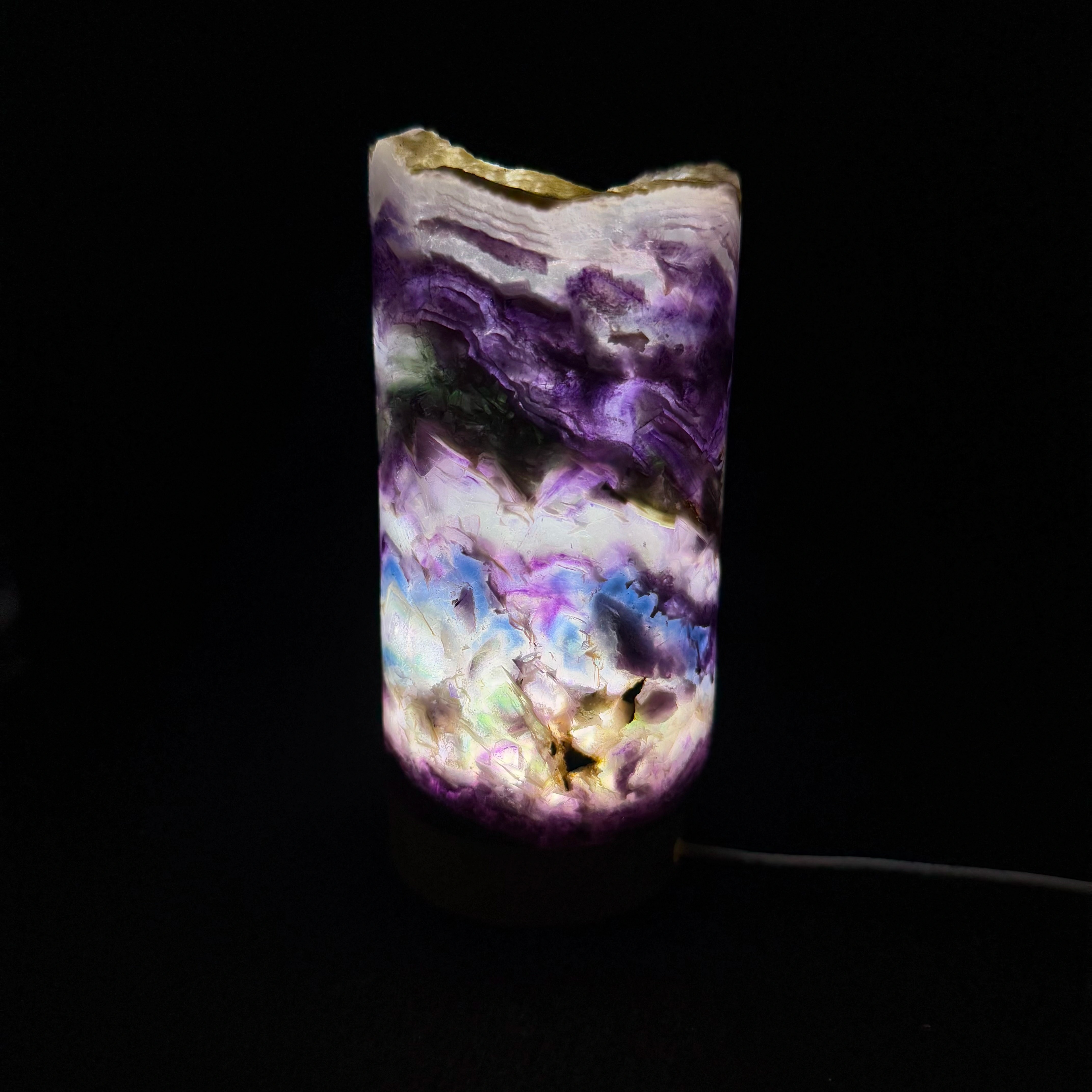 Lampe en Fluorite Arc-en-ciel Naturelle – Élégance Minérale & Énergie Lumineuse