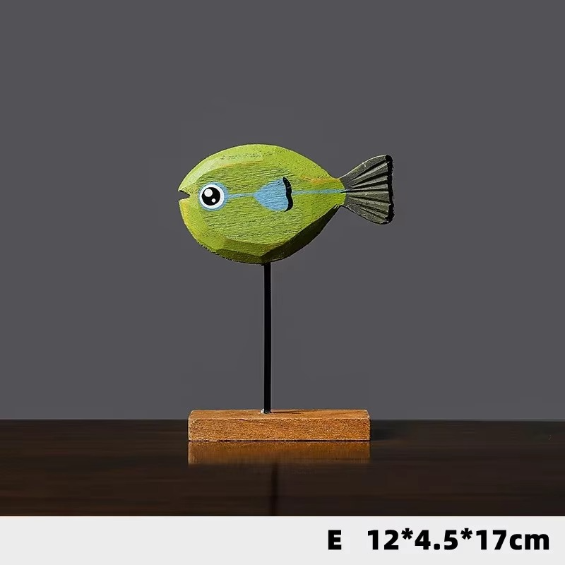 tatue de Poisson en Bois Colorée – Décoration Nordique pour la Maison