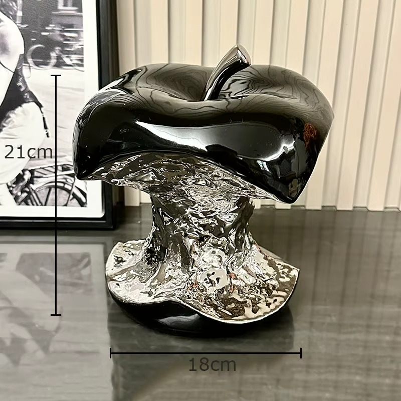 Sculpture Pomme Plaquée Argent – L’Essence du Raffinement Contemporain