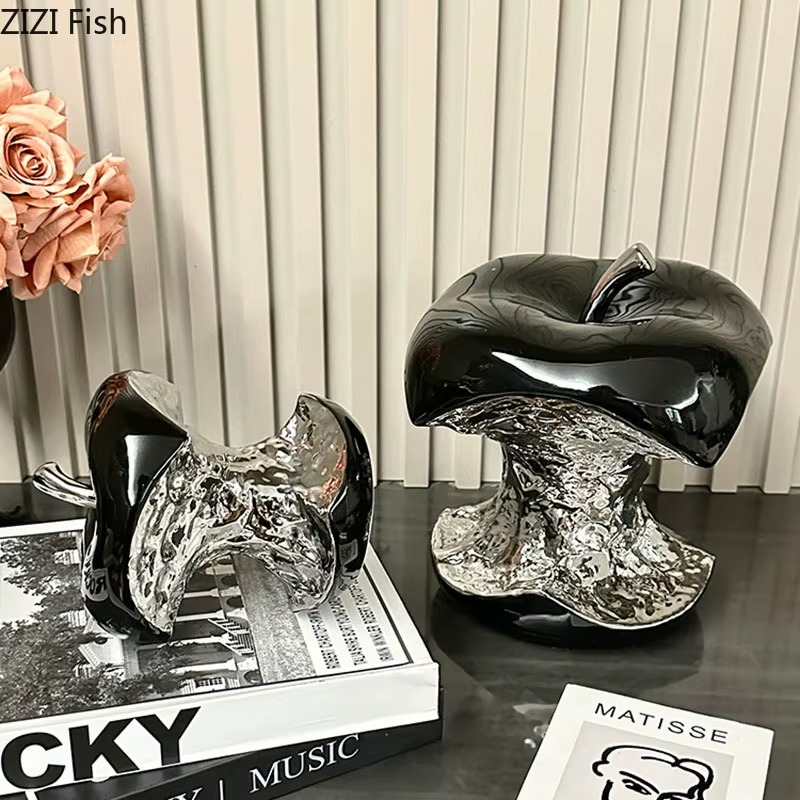 Sculpture Pomme Plaquée Argent – L’Essence du Raffinement Contemporain