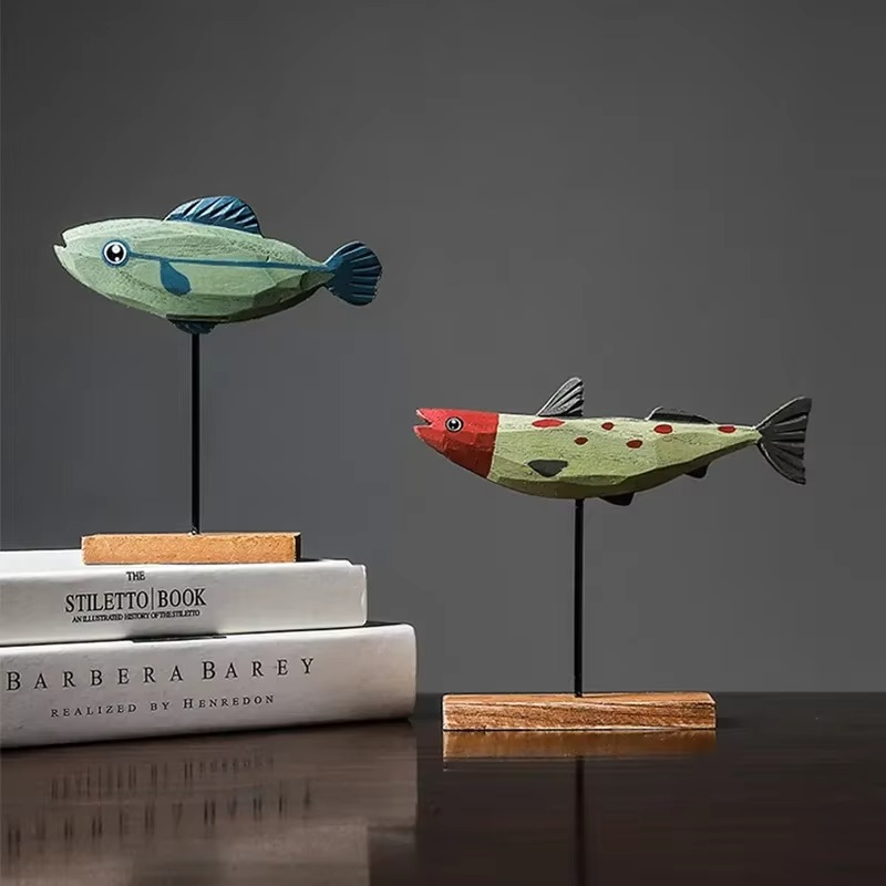 tatue de Poisson en Bois Colorée – Décoration Nordique pour la Maison