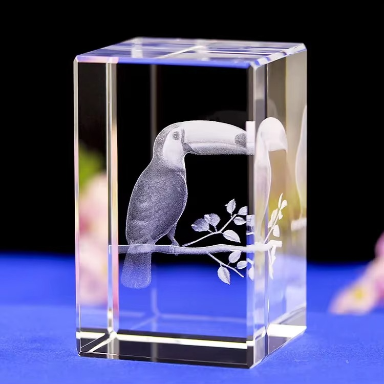 Mini Sculpture Animalière en Cristal 3D – L’élégance gravée dans la transparence