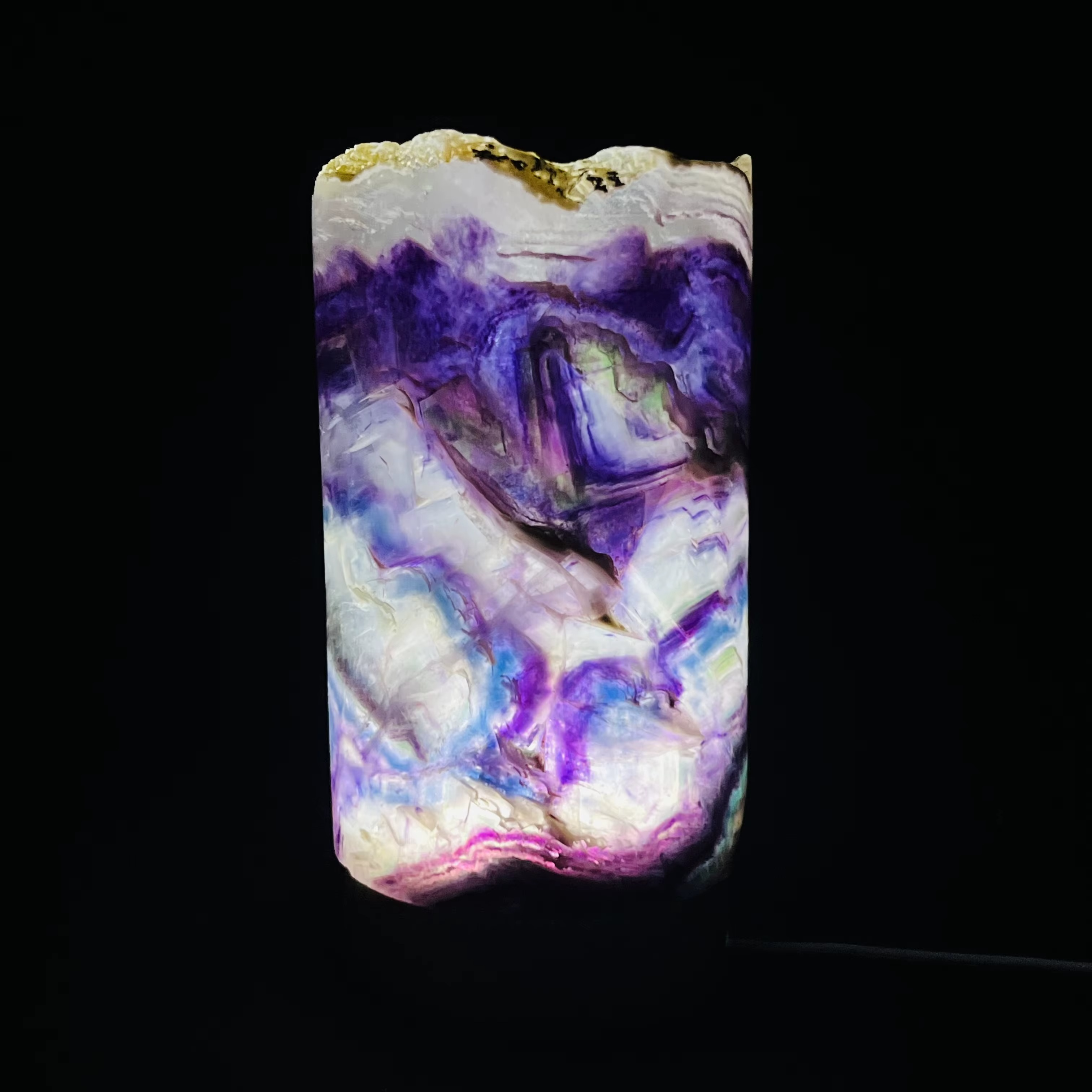 Lampe en Fluorite Arc-en-ciel Naturelle – Élégance Minérale & Énergie Lumineuse