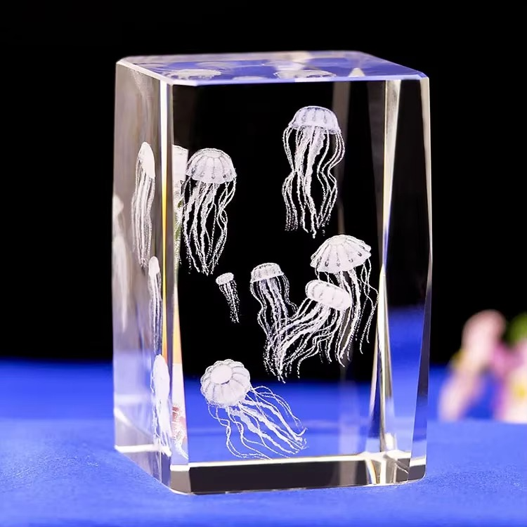 Mini Sculpture Animalière en Cristal 3D – L’élégance gravée dans la transparence