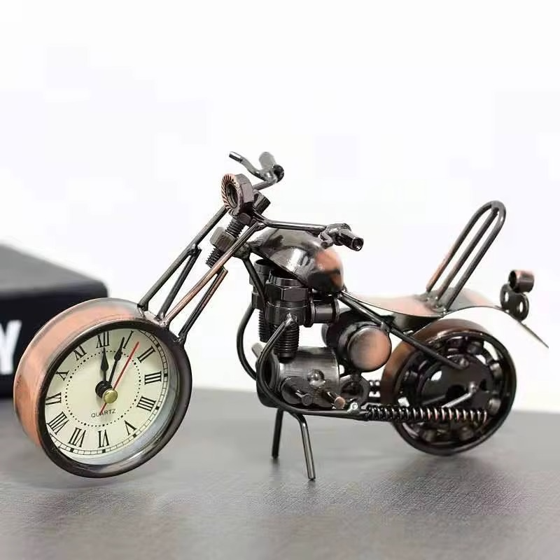 Horloge de Moto en Bronze – Une Icône Vintage pour un Bureau d’Exception