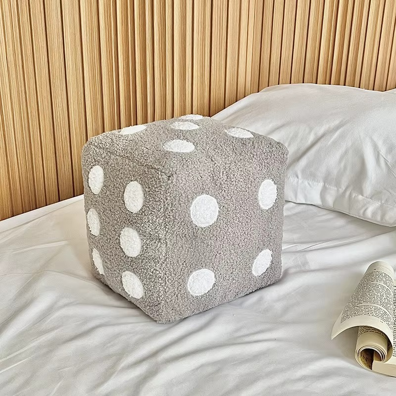 Dés de Simulation Amusants en Peluche – Coussin Décoratif Créatif