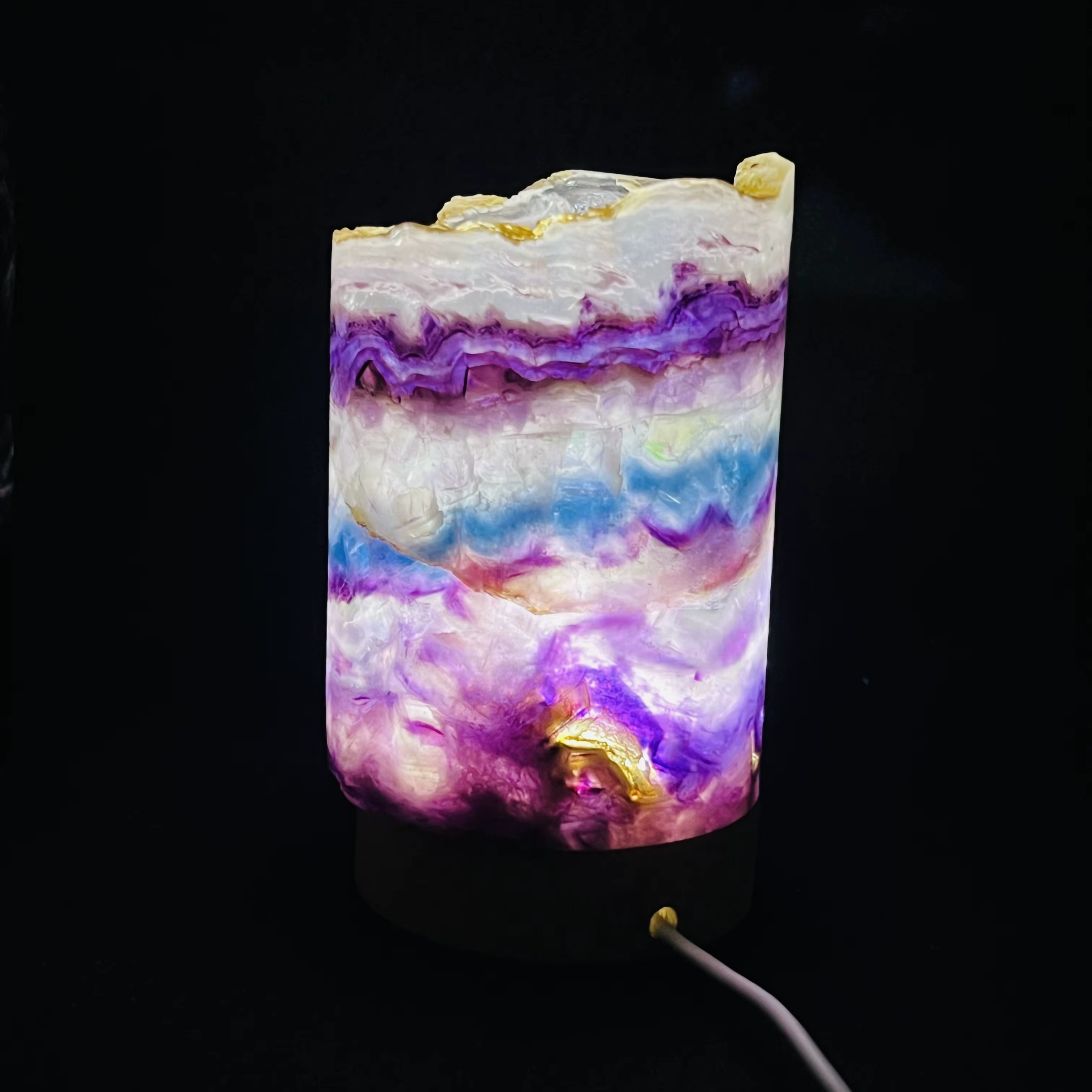 Lampe en Fluorite Arc-en-ciel Naturelle – Élégance Minérale & Énergie Lumineuse