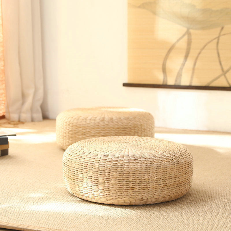 Rundes Kissen im japanischen Stil aus Naturstroh – Eleganz und Ruhe