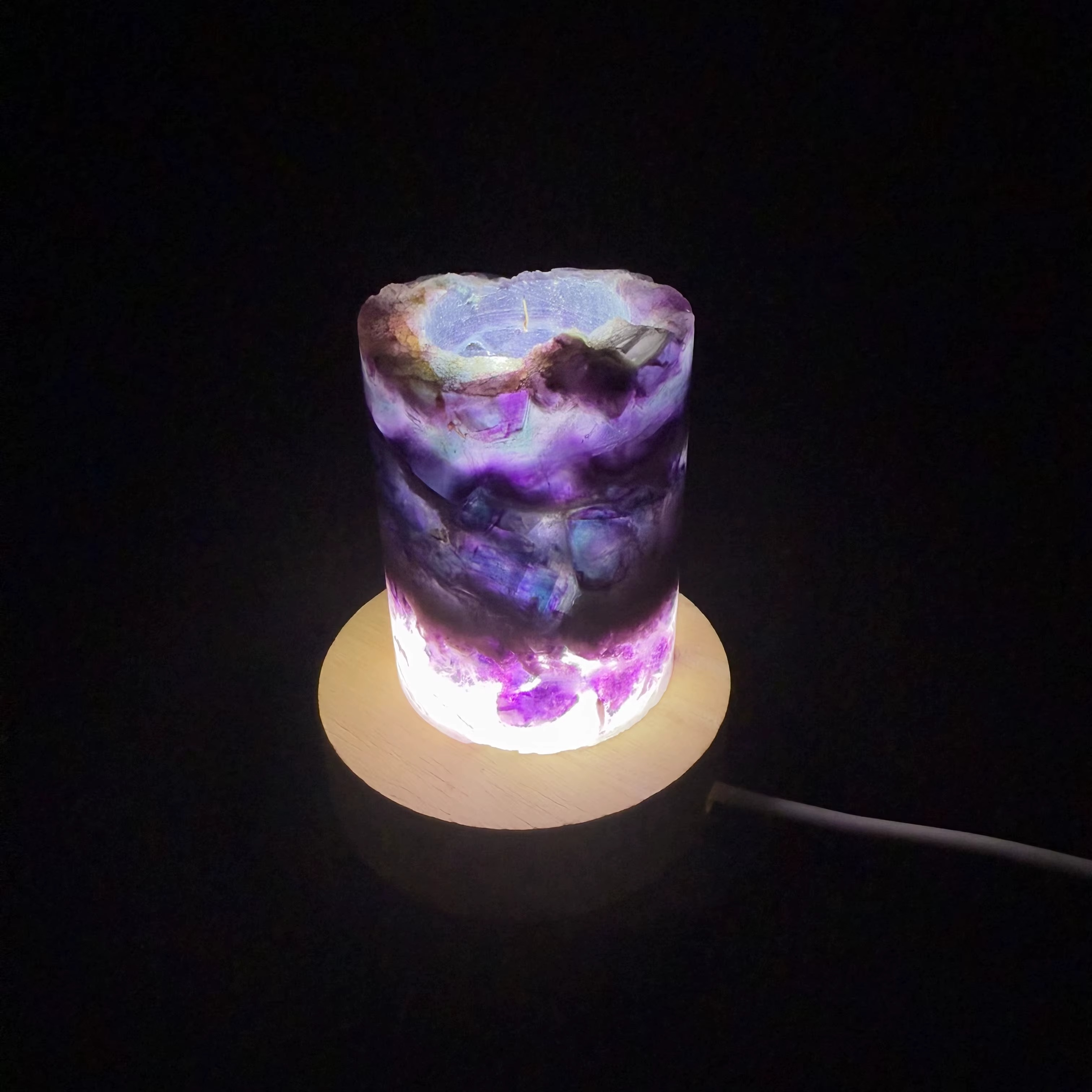Lampe en Fluorite Arc-en-ciel Naturelle – Élégance Minérale & Énergie Lumineuse