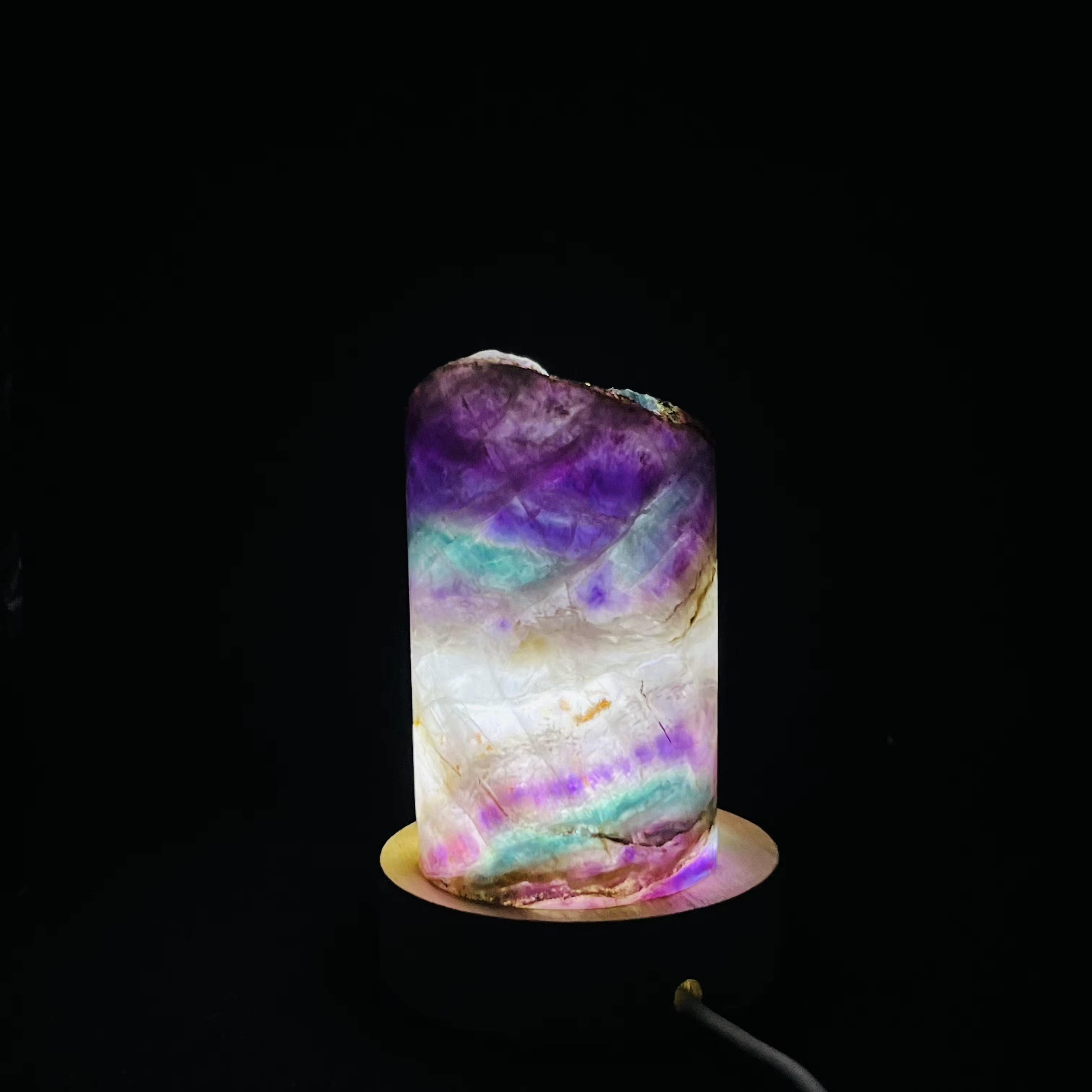 Lampe en Fluorite Arc-en-ciel Naturelle – Élégance Minérale & Énergie Lumineuse