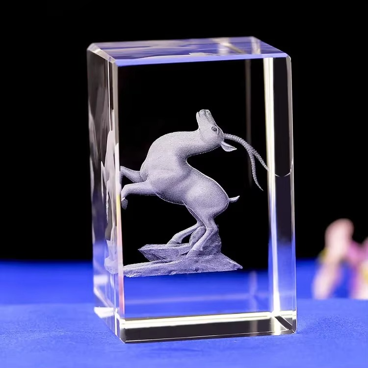 Mini Sculpture Animalière en Cristal 3D – L’élégance gravée dans la transparence