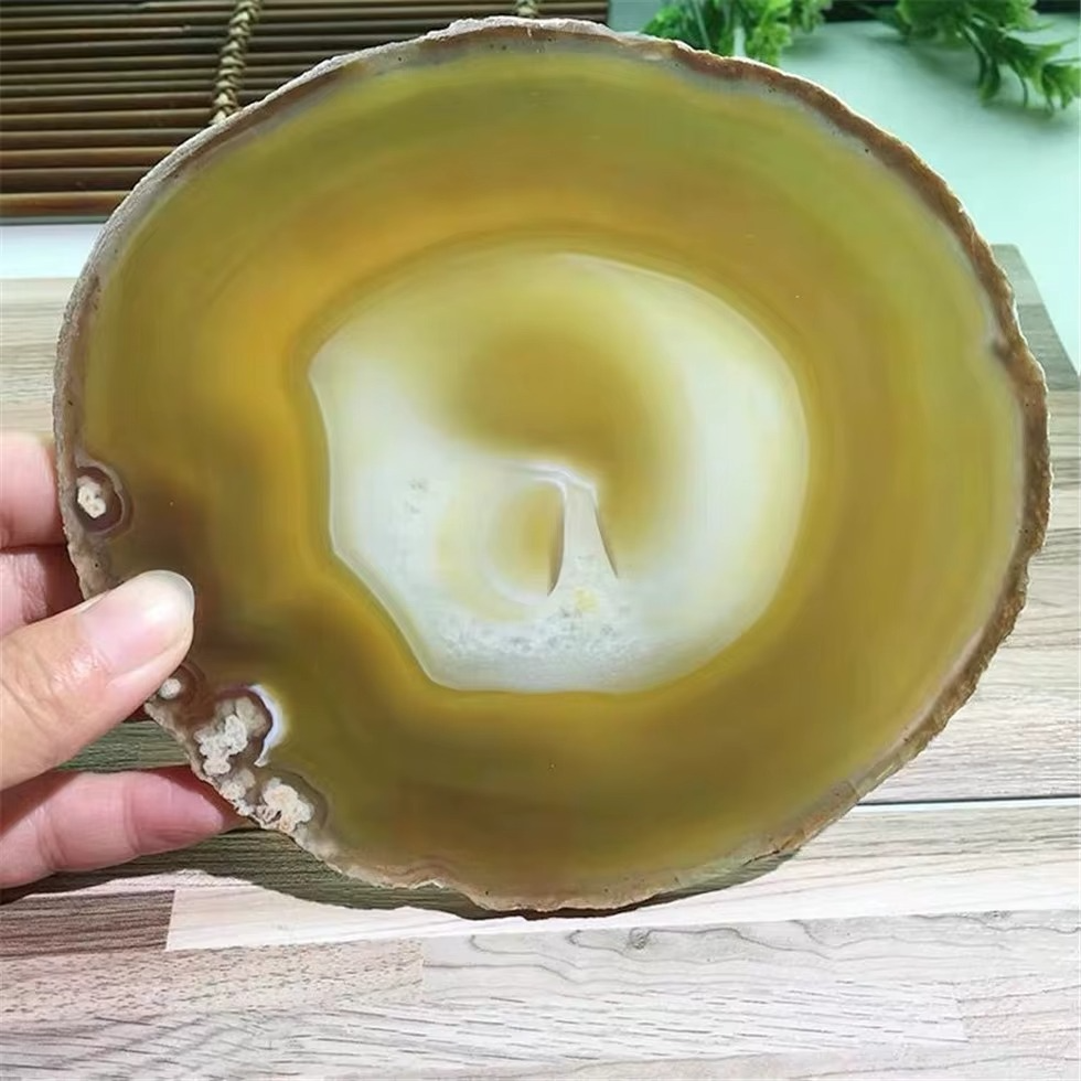 Tranche de Géode en Cristal d’Agate – Élégance Minérale & Énergie Naturelle