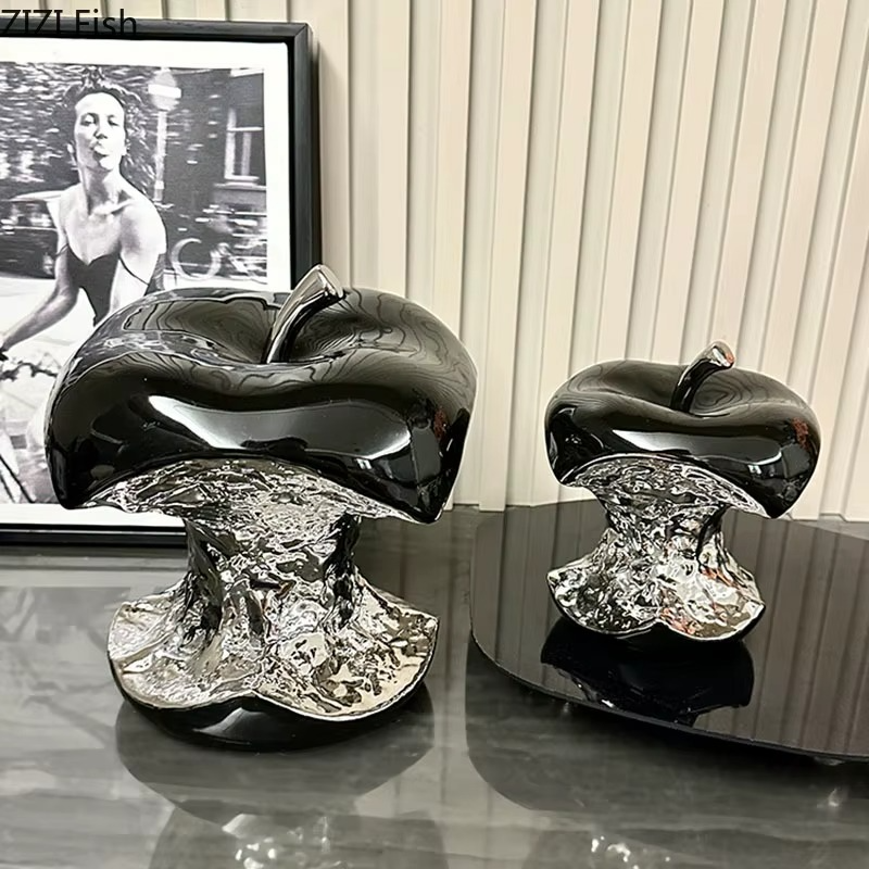 Sculpture Pomme Plaquée Argent – L’Essence du Raffinement Contemporain