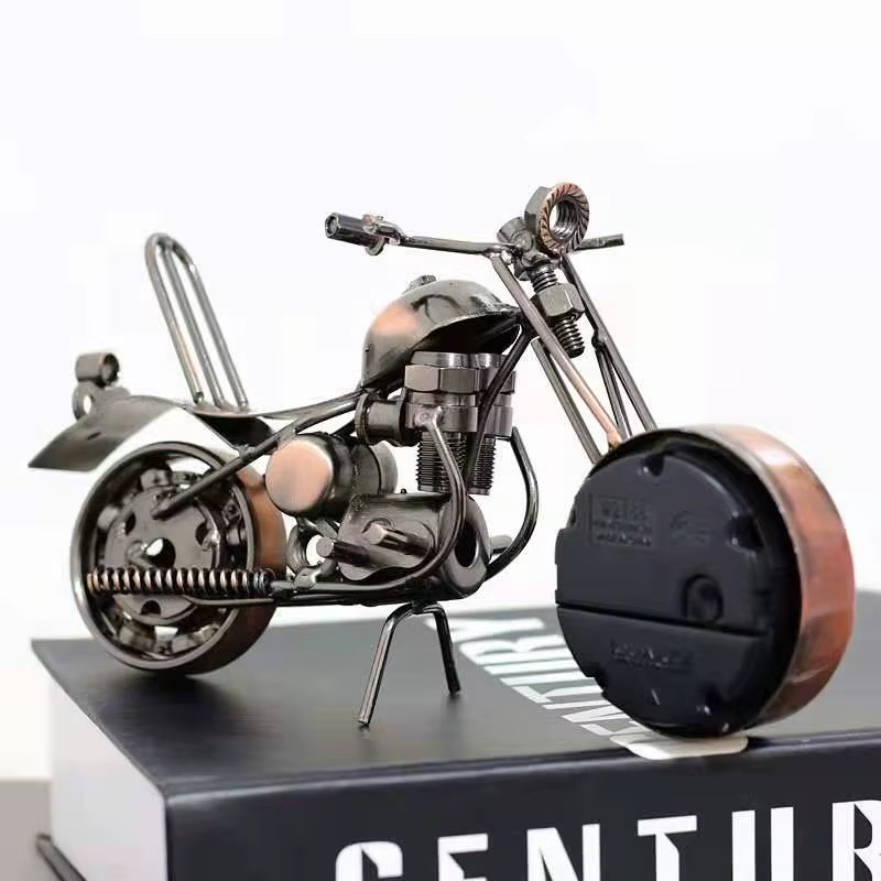 Horloge de Moto en Bronze – Une Icône Vintage pour un Bureau d’Exception
