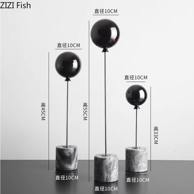 Sculpture de Ballon sur Base en Marbre Naturel – Légèreté Capturée, Élégance Sculptée