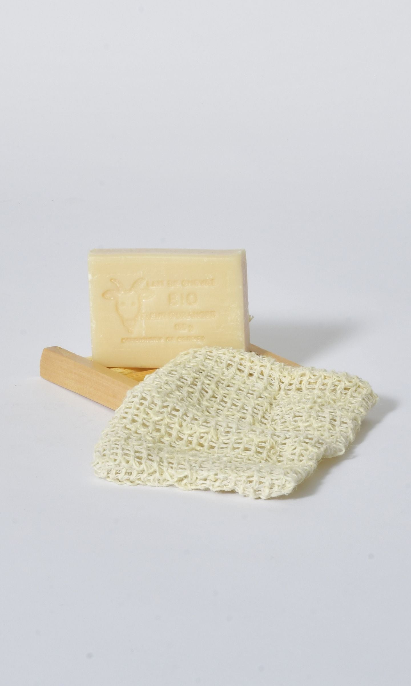 Coffret savon bio au lait de chèvre et fleur d'oranger avec étui + porte savon en bambou