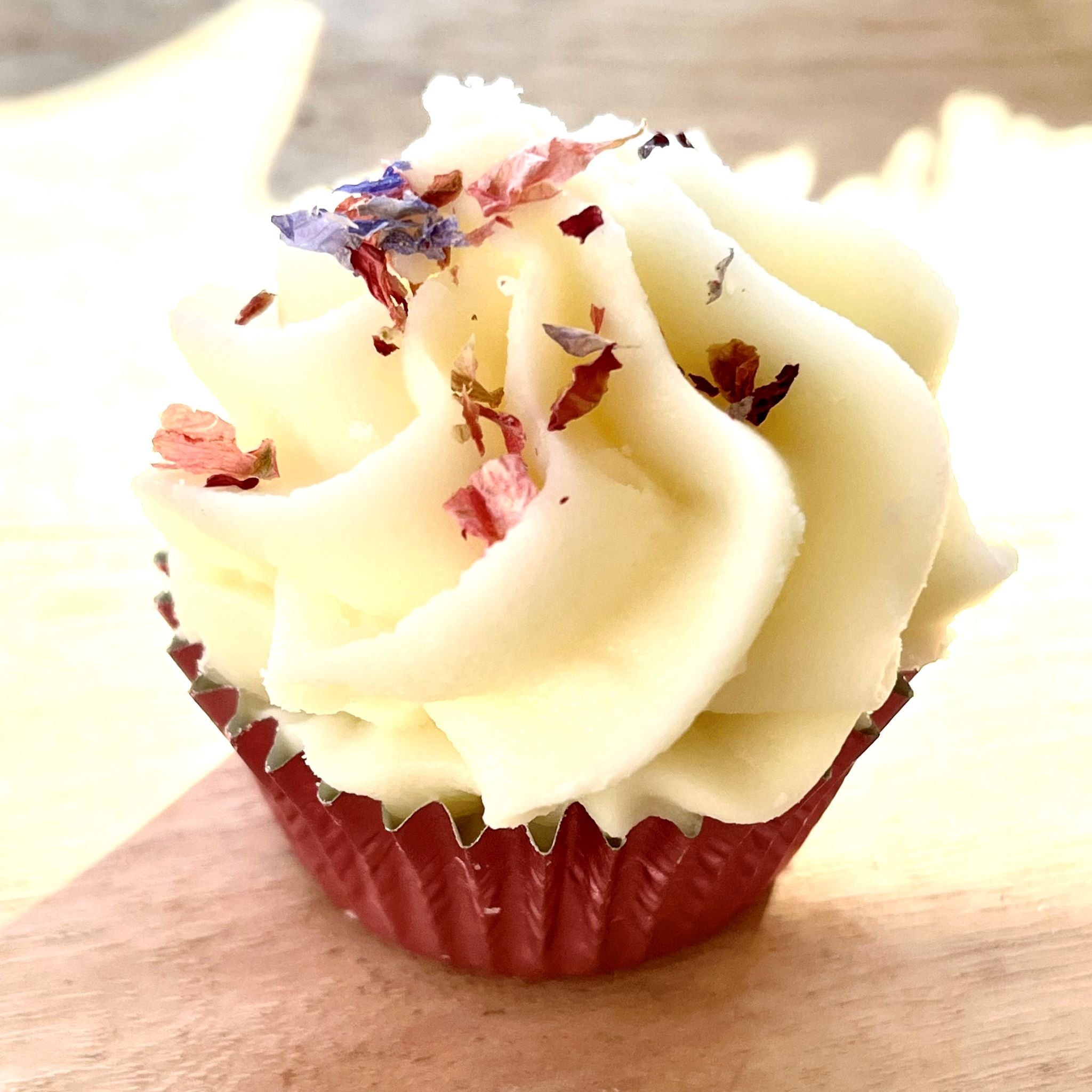 Fondant cupcake with organic cocoa and shea butter 55 g Rose carmen - Savonnerie de Bornes 