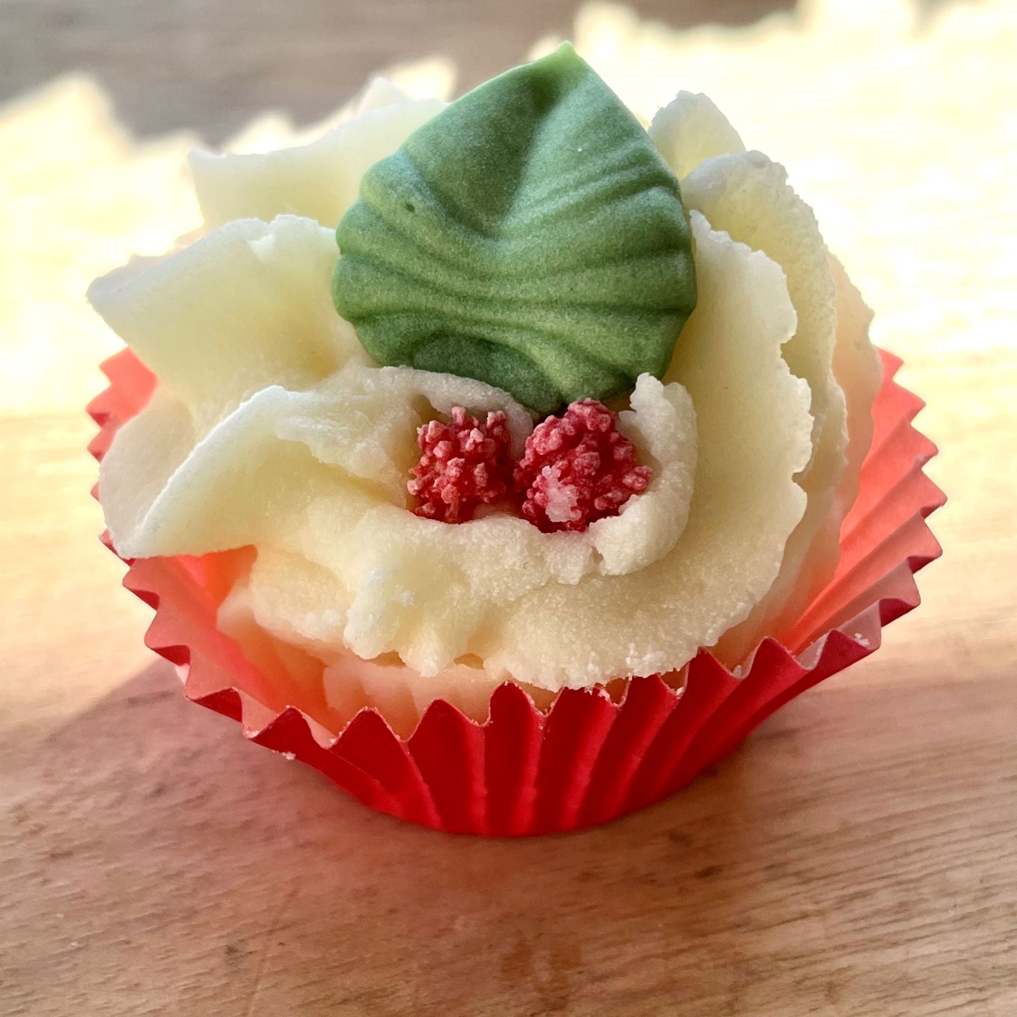 Fondant cup cake with organic cocoa and shea butter 55 g Cherry - Savonnerie de Bornes